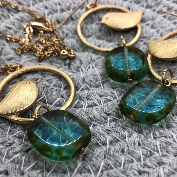 Brushed gold tone bird jewelry set necklace and earrings art glass bead NWOT - Picture 3 of 7